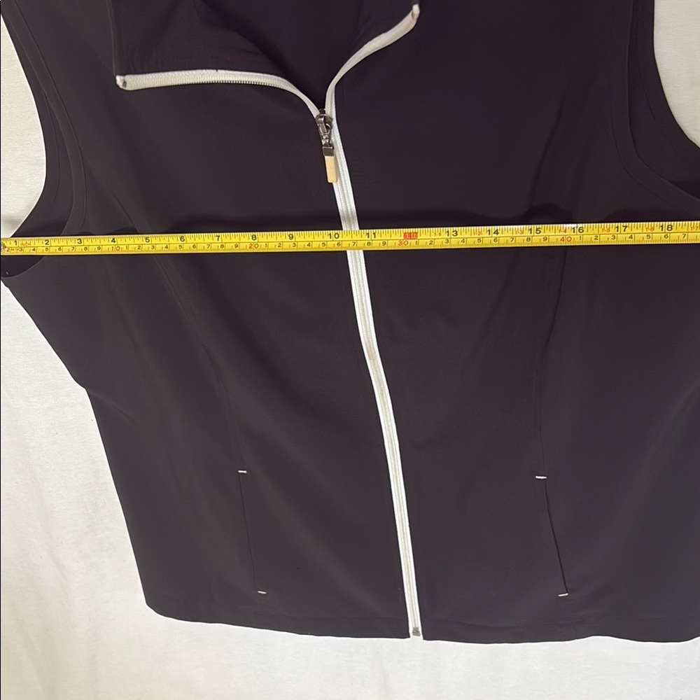 Weekends by Chicos Black Lightweight Athleisure Vest - Size 2.0 - Picture 9 of 10